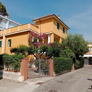 https://la-casa-gialla-laigueglia.hotelitalianriviera.com
